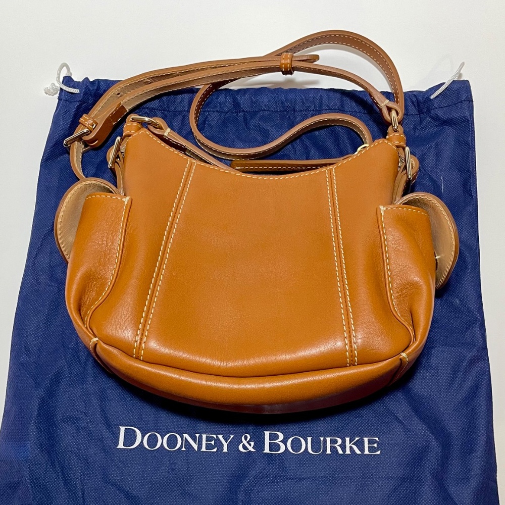 Dooney & Bourke Tan Leather Hobo Crossbody Bag Duck Logo Adjustable Strap NWOT - Picture 4 of 14